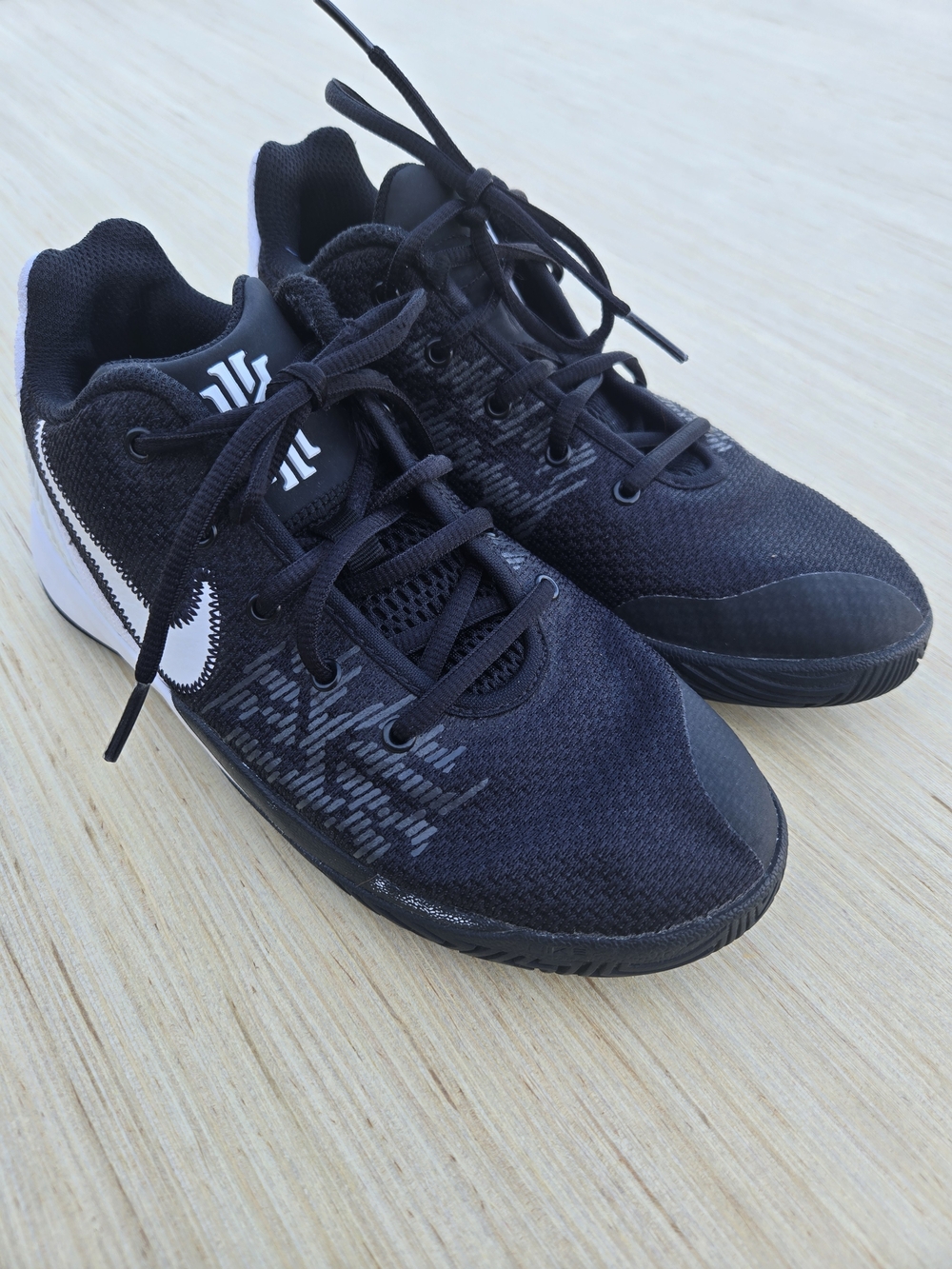 Nike Kids' Youth KYRIE Black Athletic Shoes